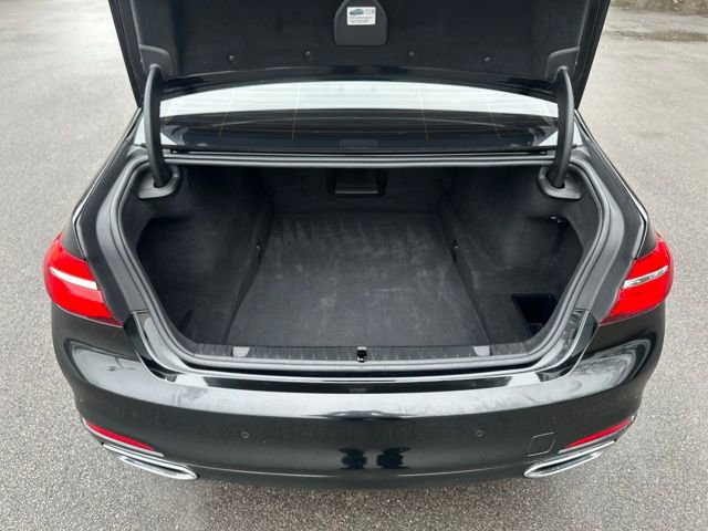 Used 2018 BMW 750i xDrive image 25