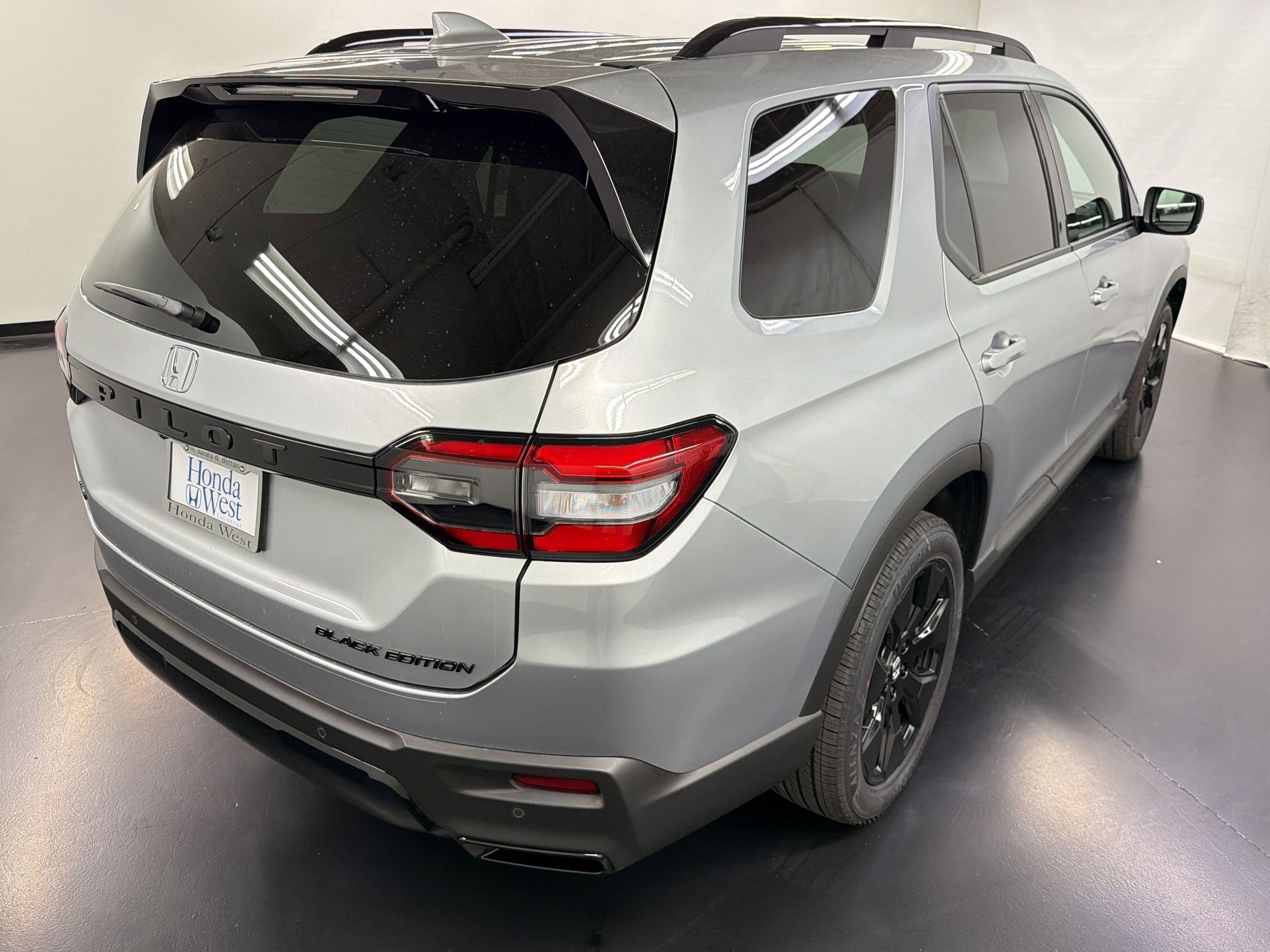 New 2026 Honda Pilot Black Edition image 9