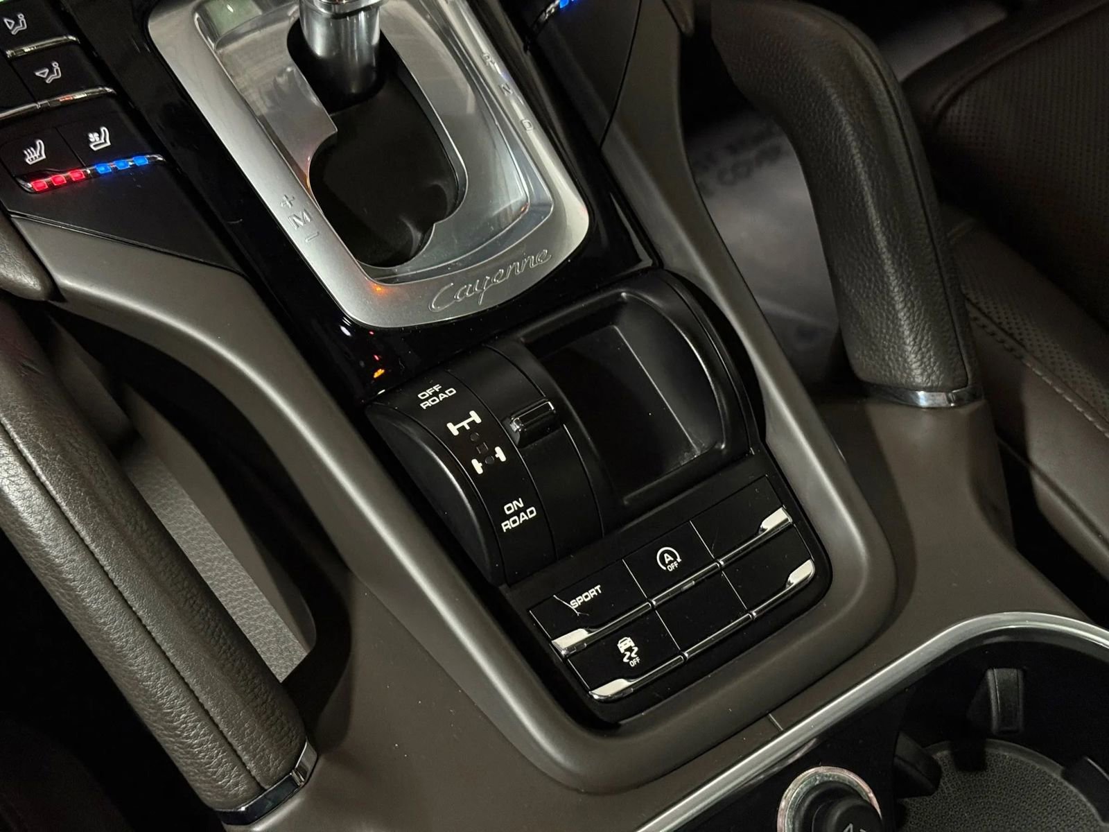 Used 2016 Porsche Cayenne image 38