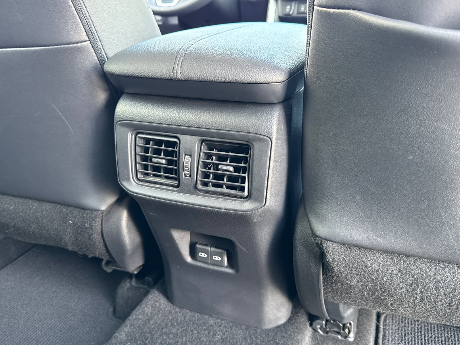Used 2022 Toyota RAV4 XLE Premium FWD image 18