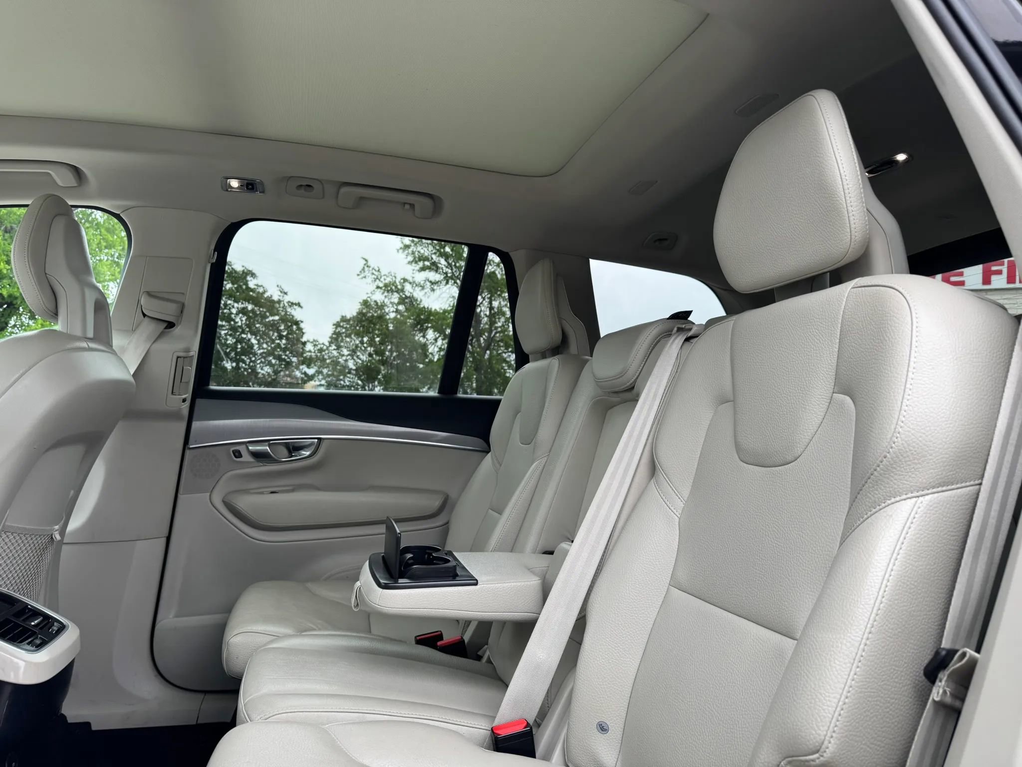 Used 2021 Volvo XC90 T5 Momentum w/ Climate Package FWD image 18