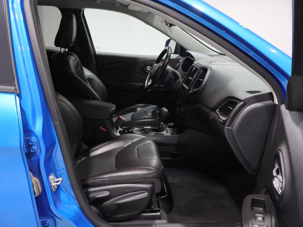 Used 2021 Jeep Cherokee Trailhawk AWD/4WD image 23