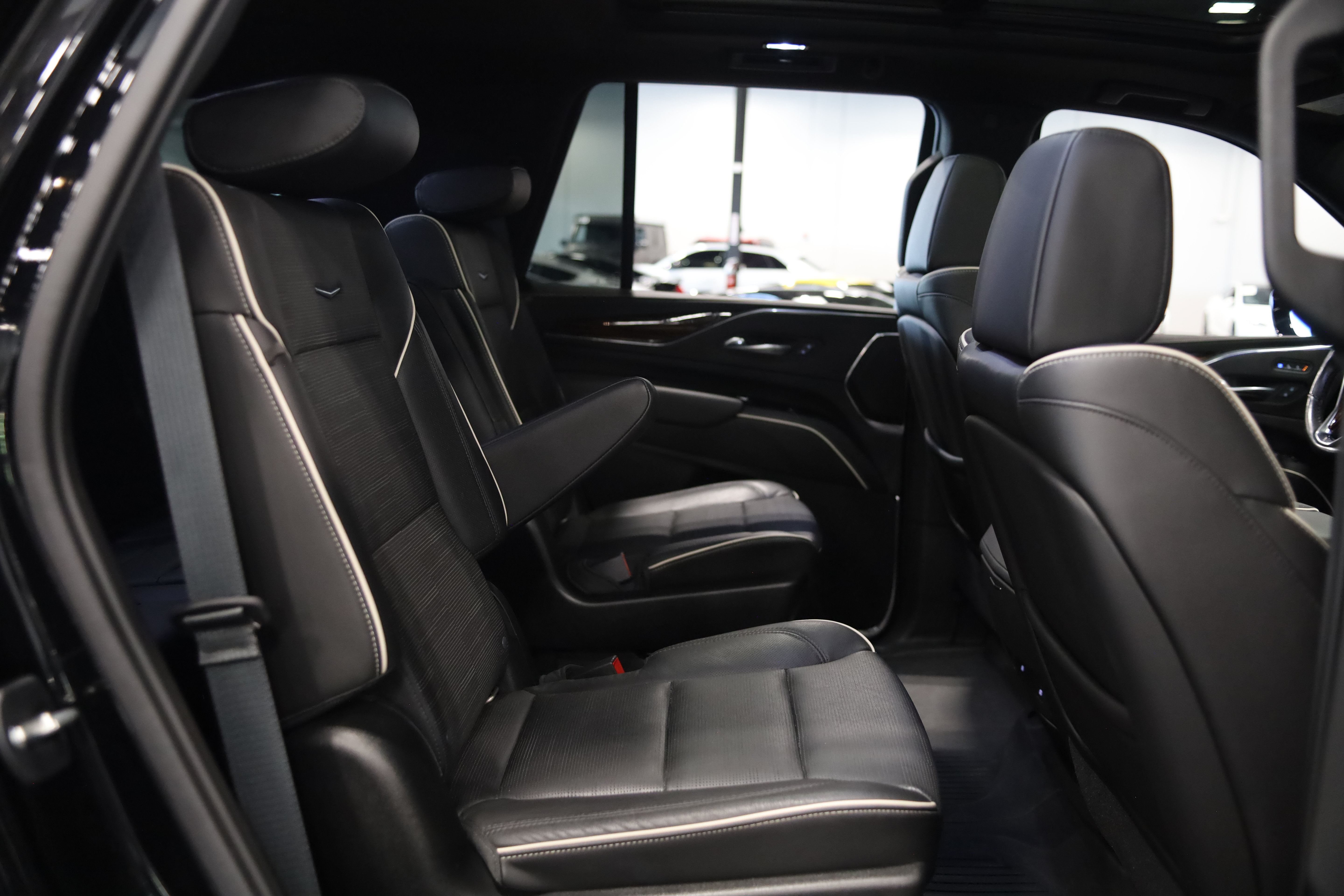 Used 2021 Cadillac Escalade Premium Luxury w/ Driver Assist Tech Package AWD/4WD image 41