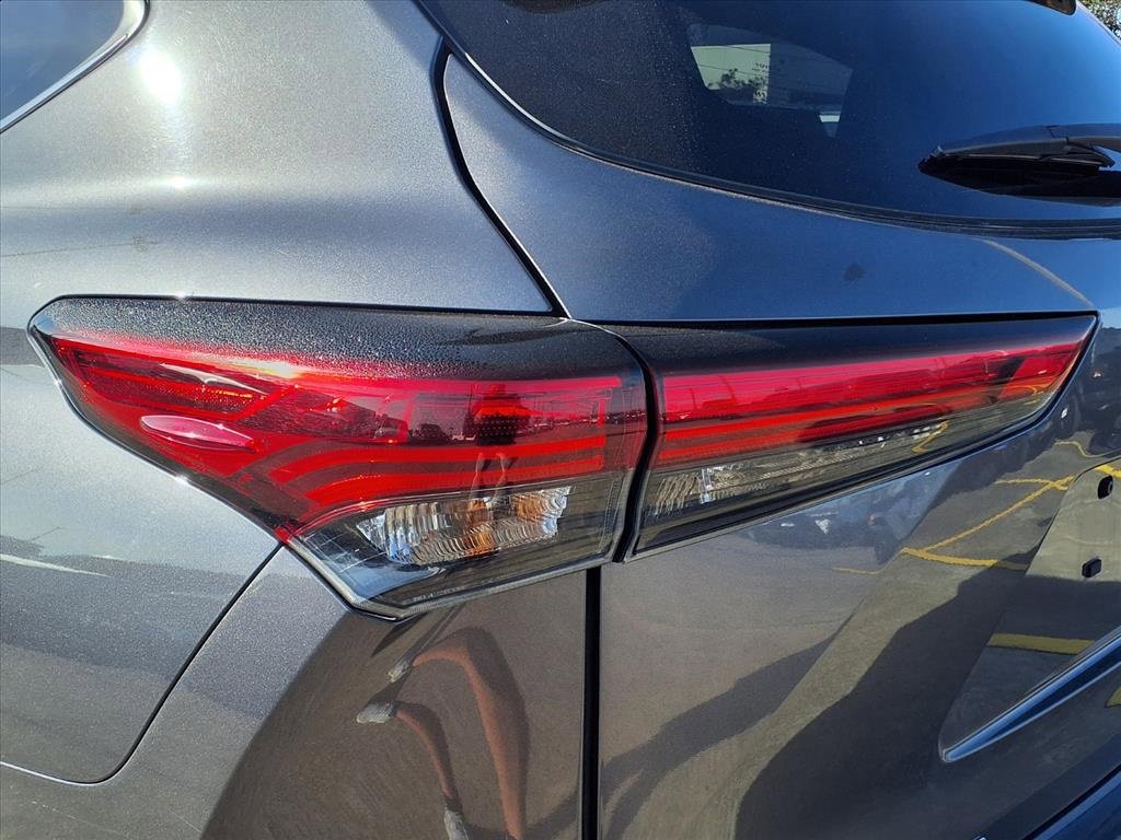 Used 2023 Toyota Highlander LE image 24