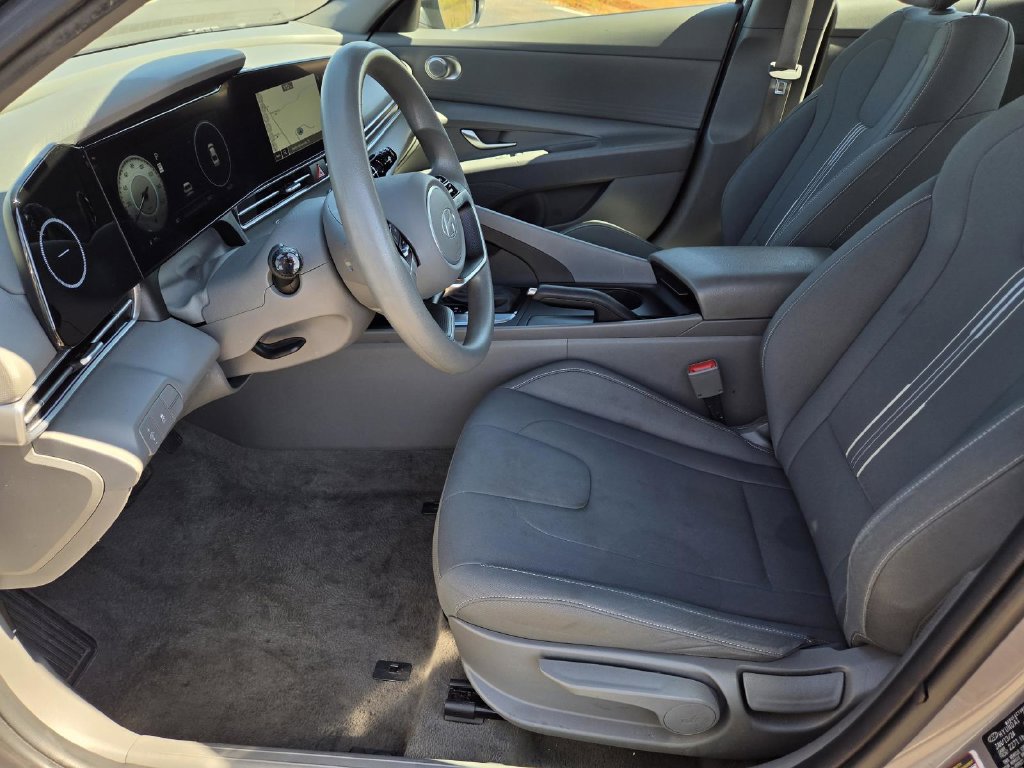 Used 2024 Hyundai Elantra SEL FWD image 12