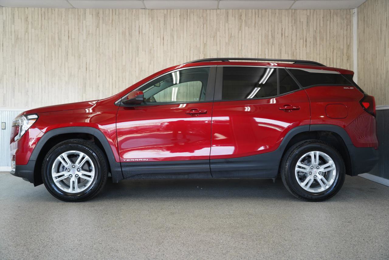Used 2023 GMC Terrain SLE w/ Driver Convenience Package FWD image 5