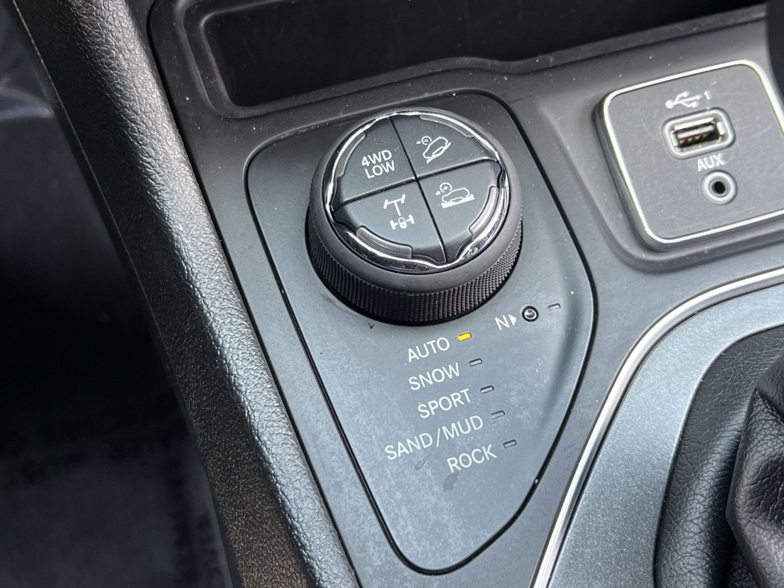Used 2021 Jeep Cherokee Trailhawk w/ Sun, Sound & Nav Group AWD/4WD image 40