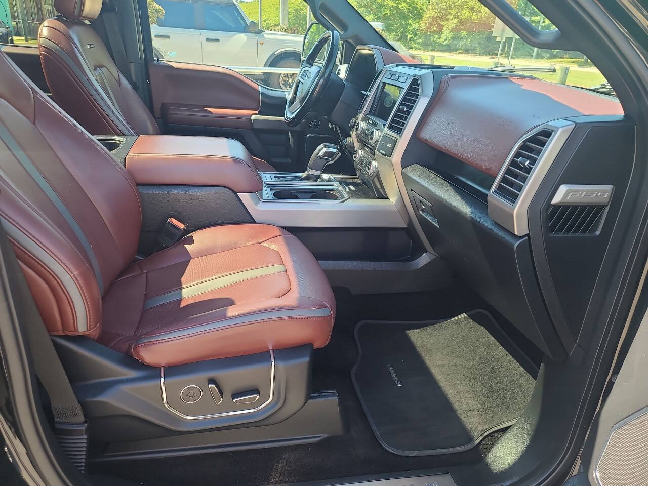 Used 2018 Ford F150 Platinum w/ Equipment Group 701A Luxury AWD/4WD image 38