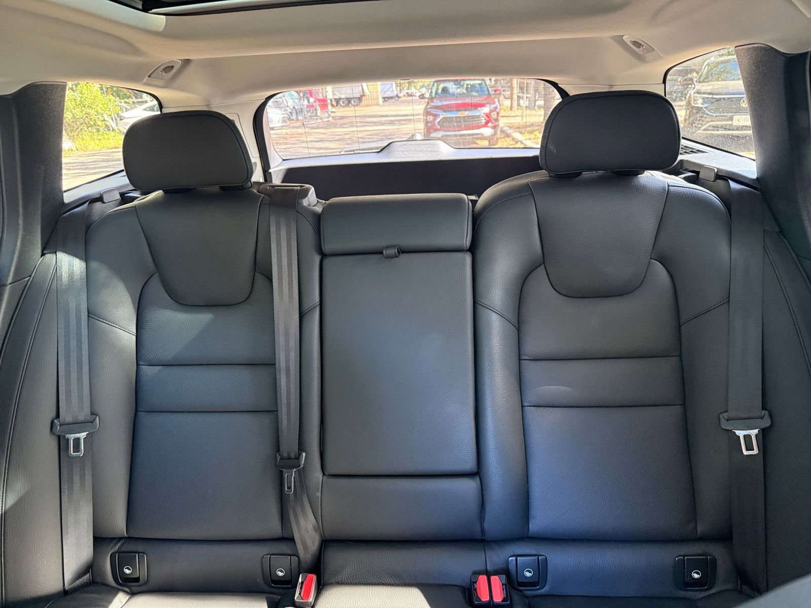 Used 2025 Volvo V60 B5 Cross Country Plus image 33