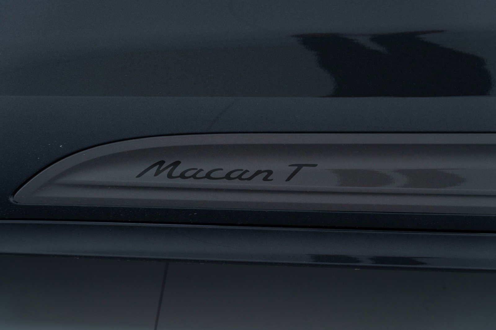 New 2025 Porsche Macan Turbo image 13