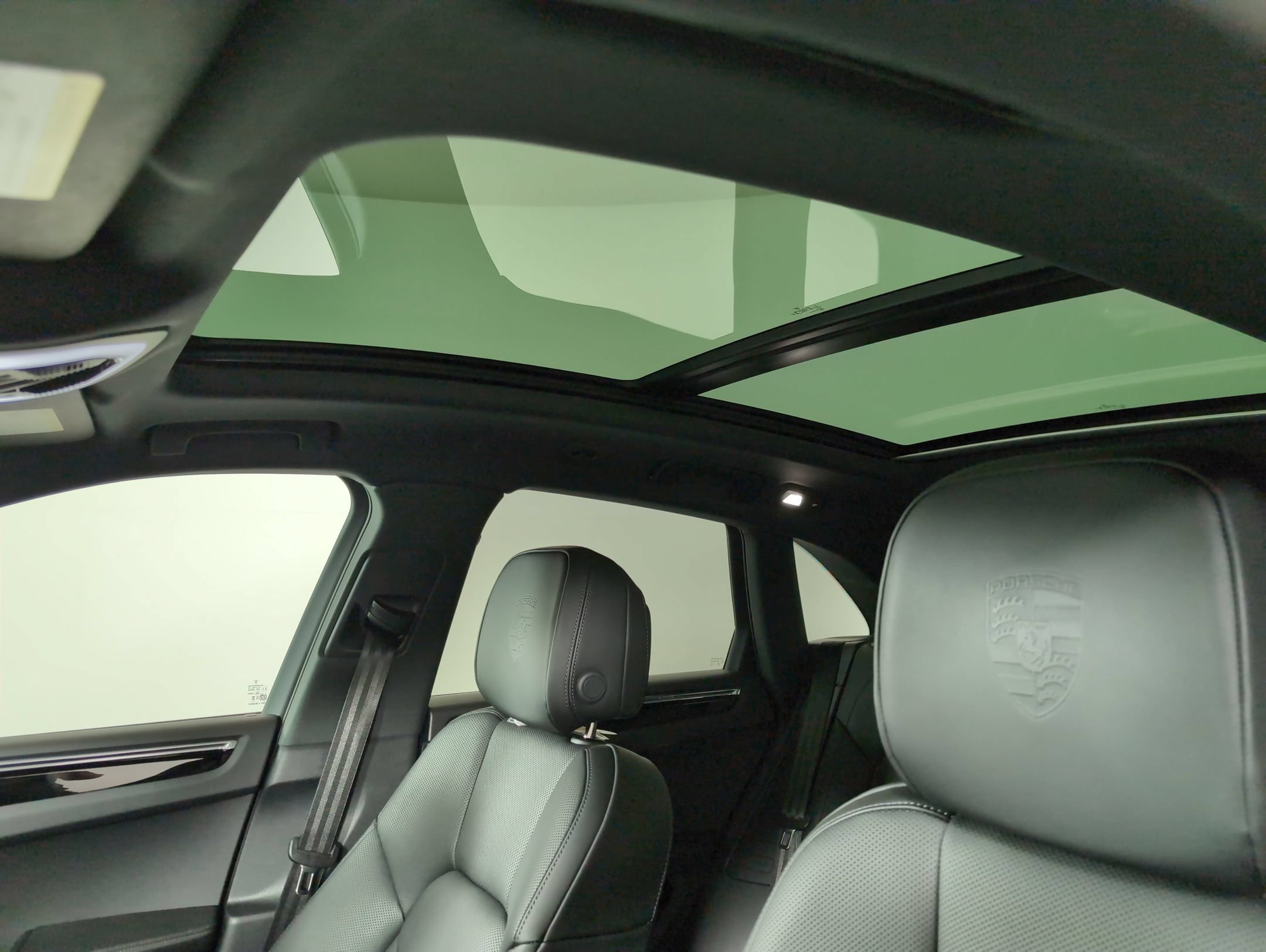 Certified 2025 Porsche Macan AWD/4WD image 20
