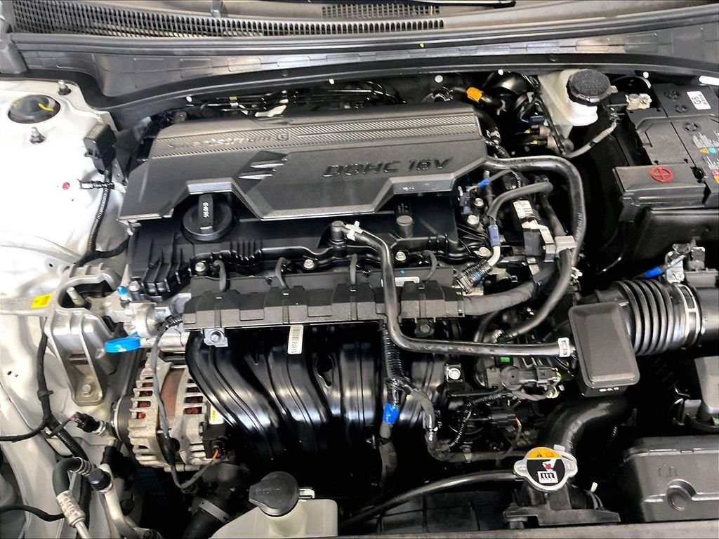 Used 2025 Hyundai Elantra Limited FWD image 29