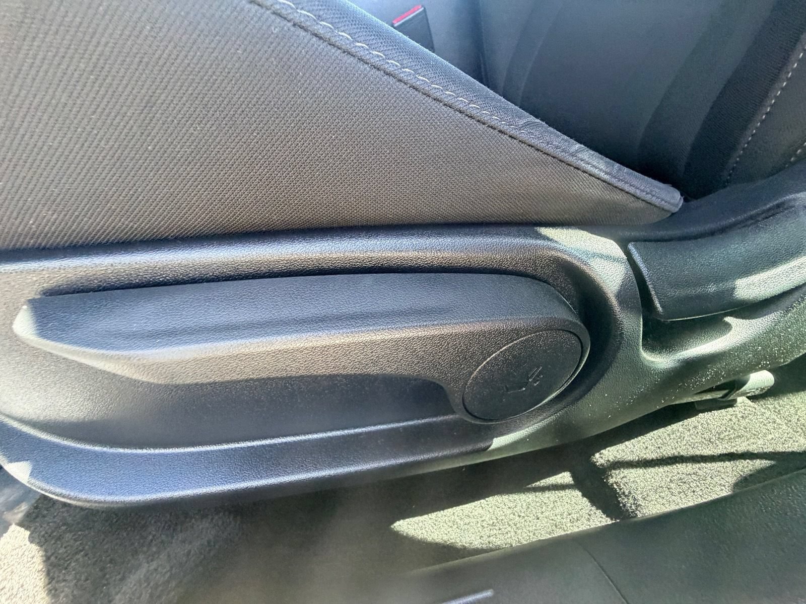 Used 2025 Hyundai Elantra SEL FWD image 17
