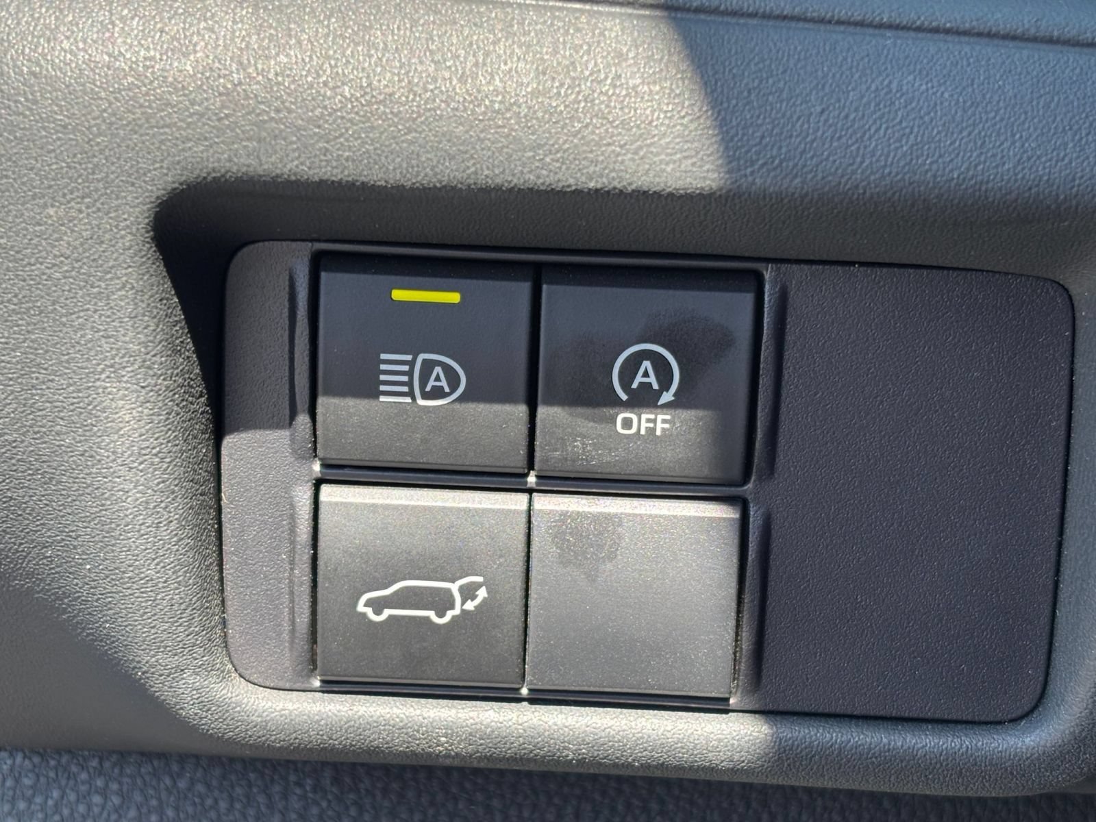 Used 2025 Toyota Highlander XSE AWD/4WD image 19
