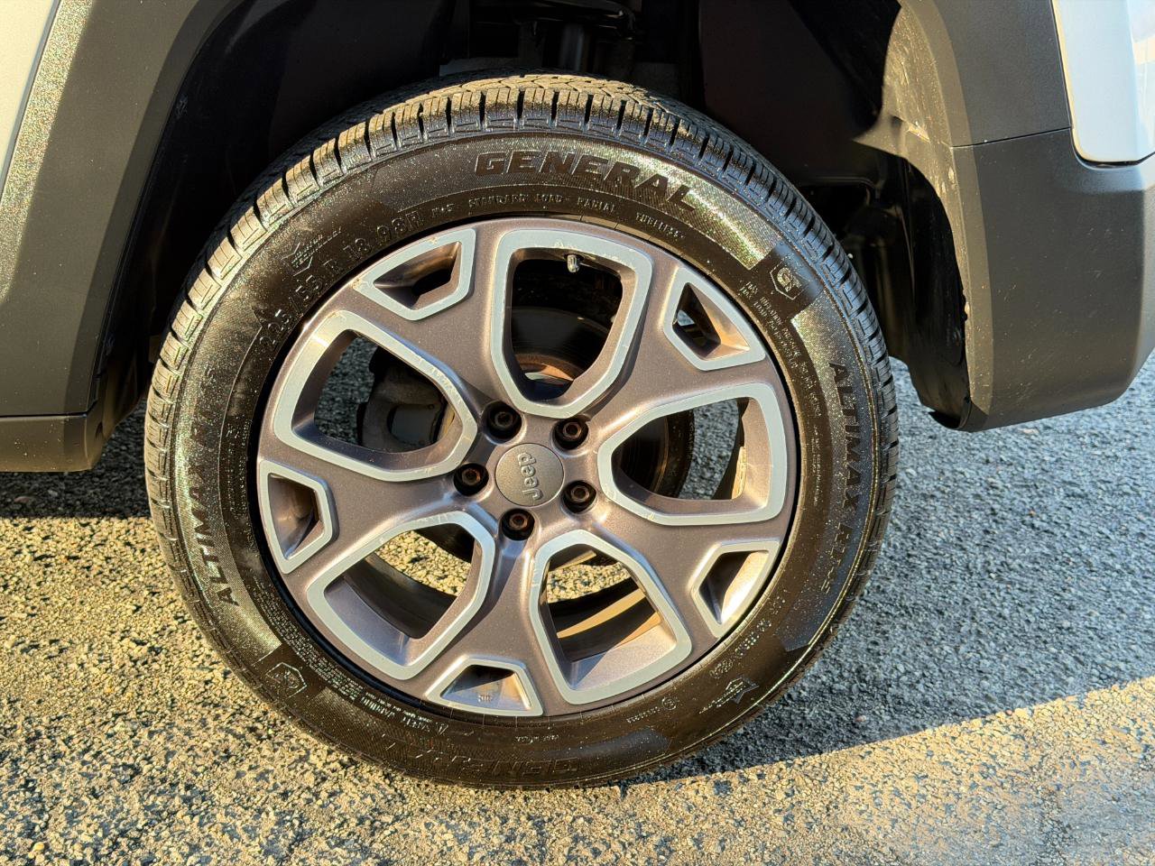 Used 2015 Jeep Renegade Limited AWD/4WD image 82