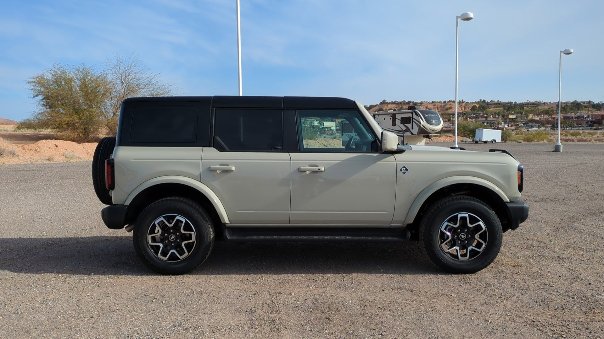 Used 2025 Ford Bronco Outer Banks image 2