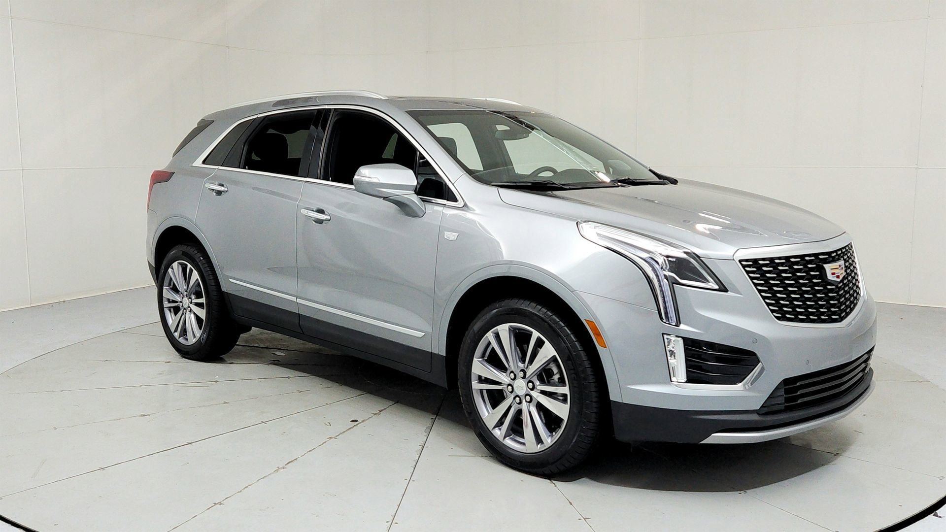 Used 2025 Cadillac XT5 Premium Luxury w/ LPO, Floor Liner Package FWD image 7
