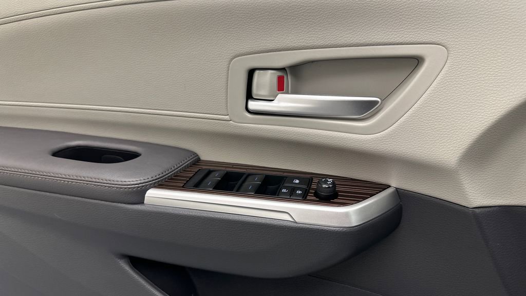 Certified 2024 Toyota Sienna XLE image 17