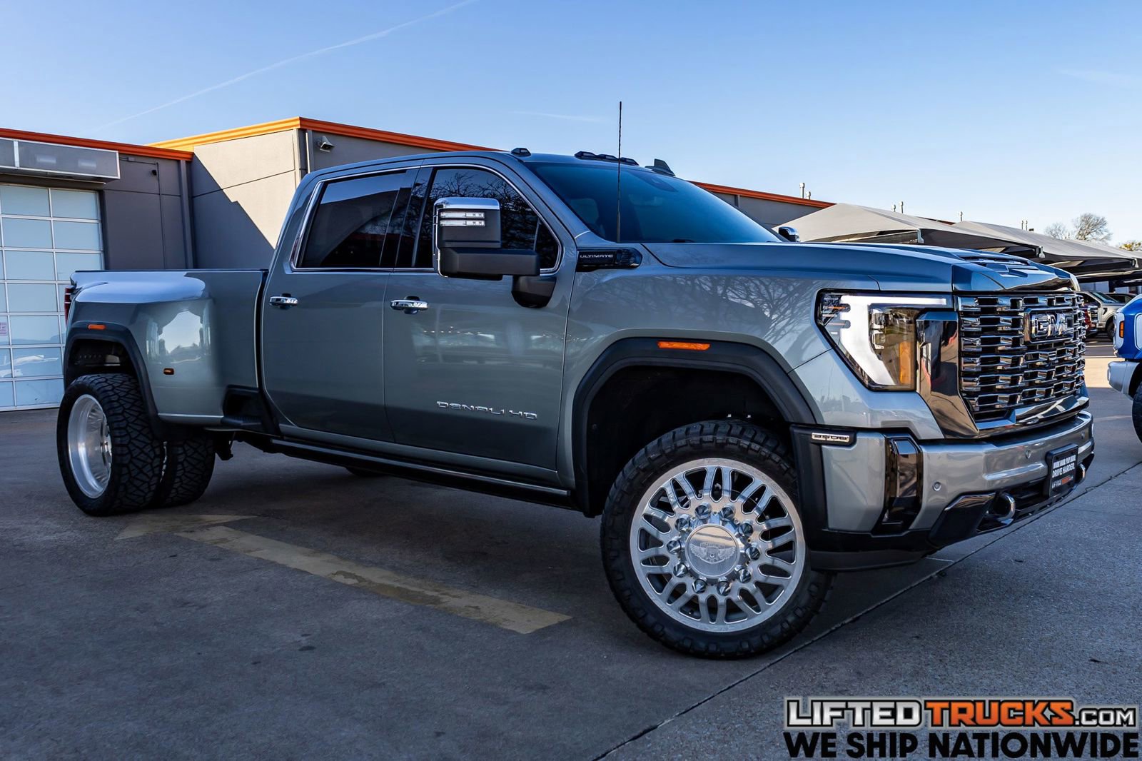 Used 2024 GMC Sierra 3500 Denali Ultimate AWD/4WD image 1