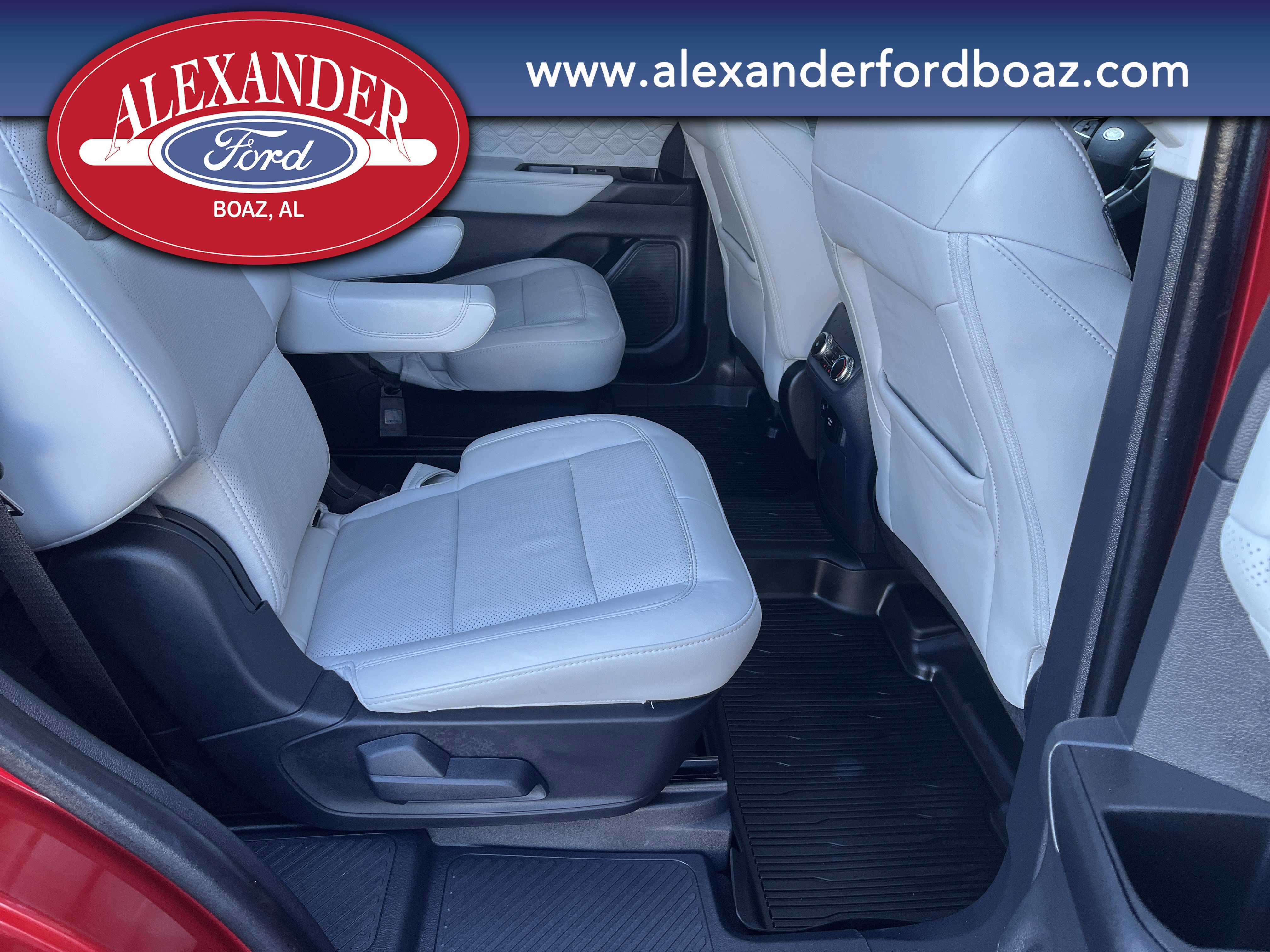 Used 2025 Ford Explorer Platinum w/ Ultimate Package RWD image 17