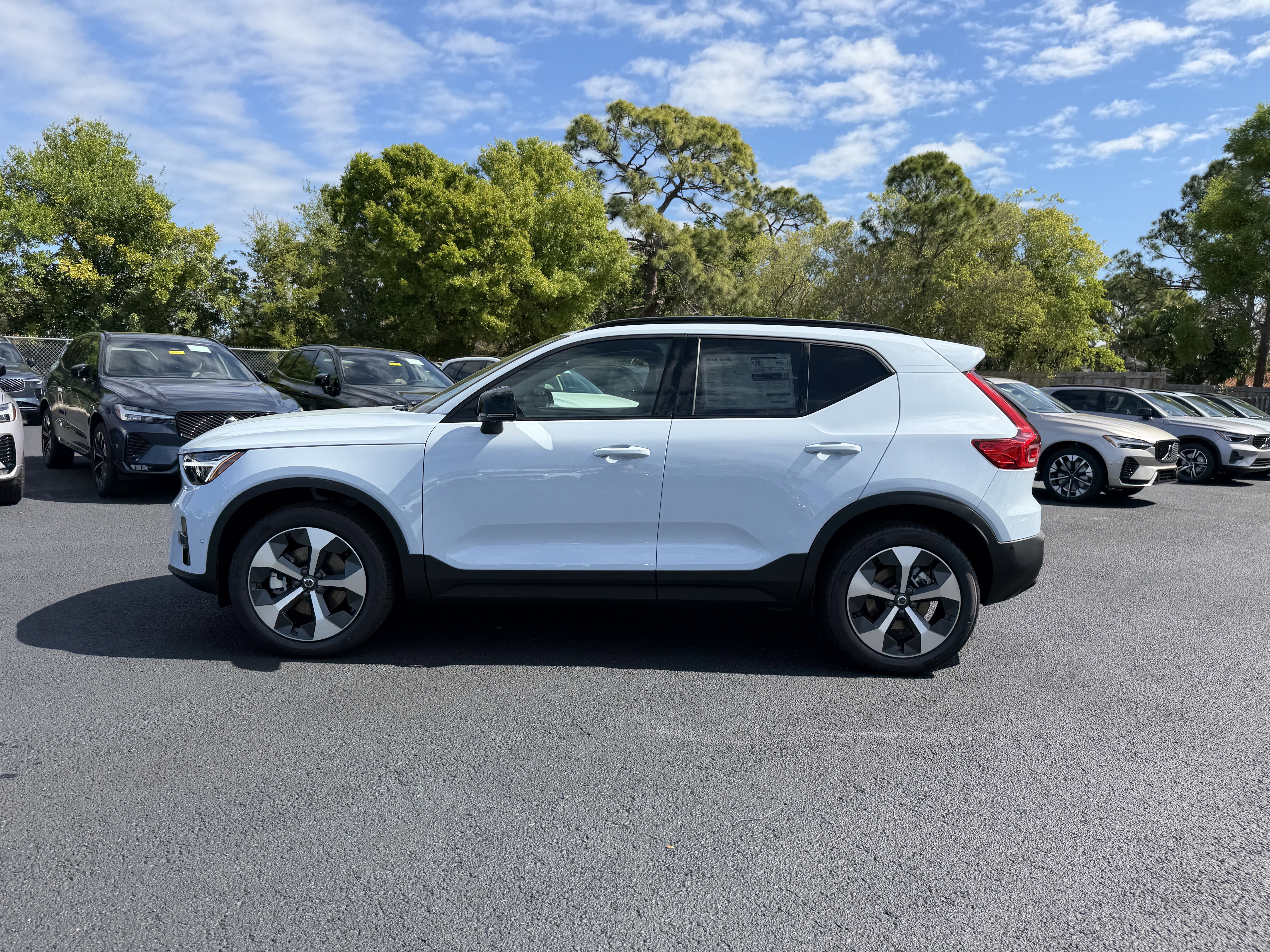New 2026 Volvo XC40 B5 Plus w/ Climate Package AWD/4WD image 5