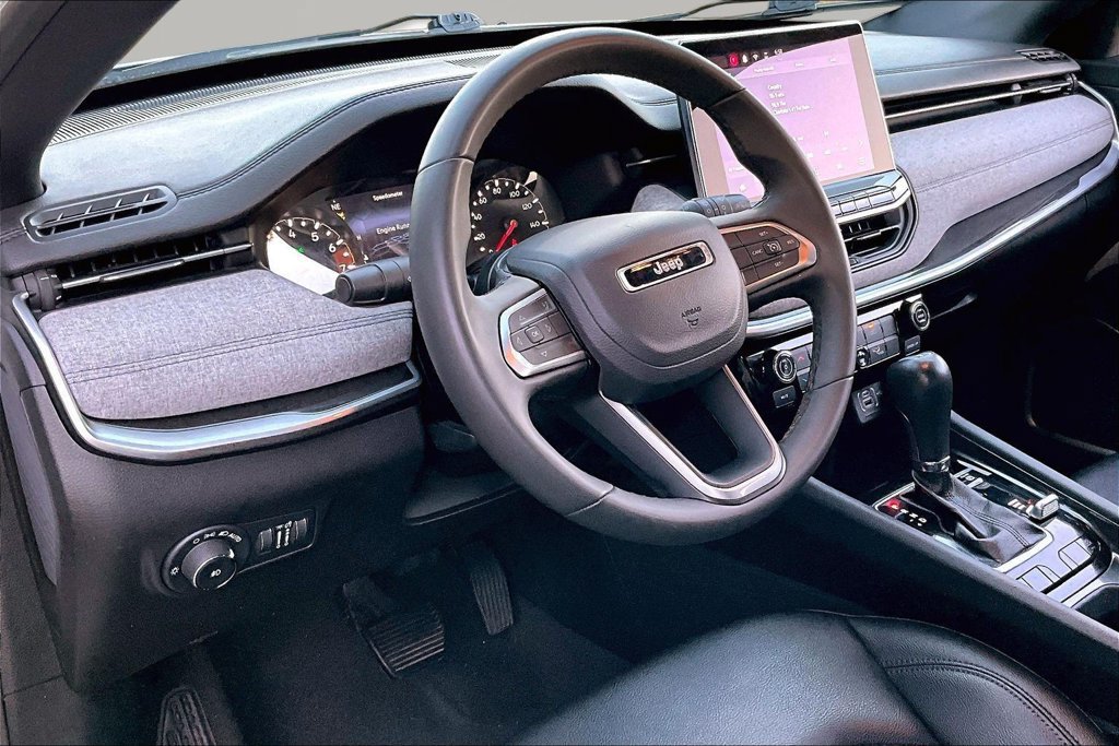 Used 2024 Jeep Compass Latitude AWD/4WD image 14