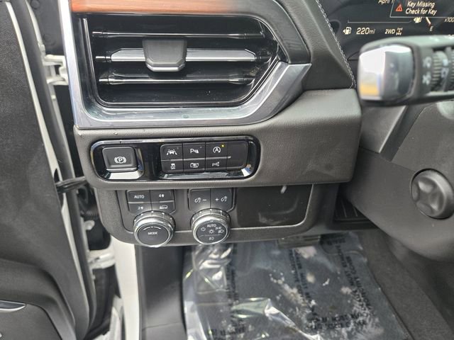 Used 2025 GMC Yukon Denali w/ Sun & Power Step Package AWD/4WD image 12