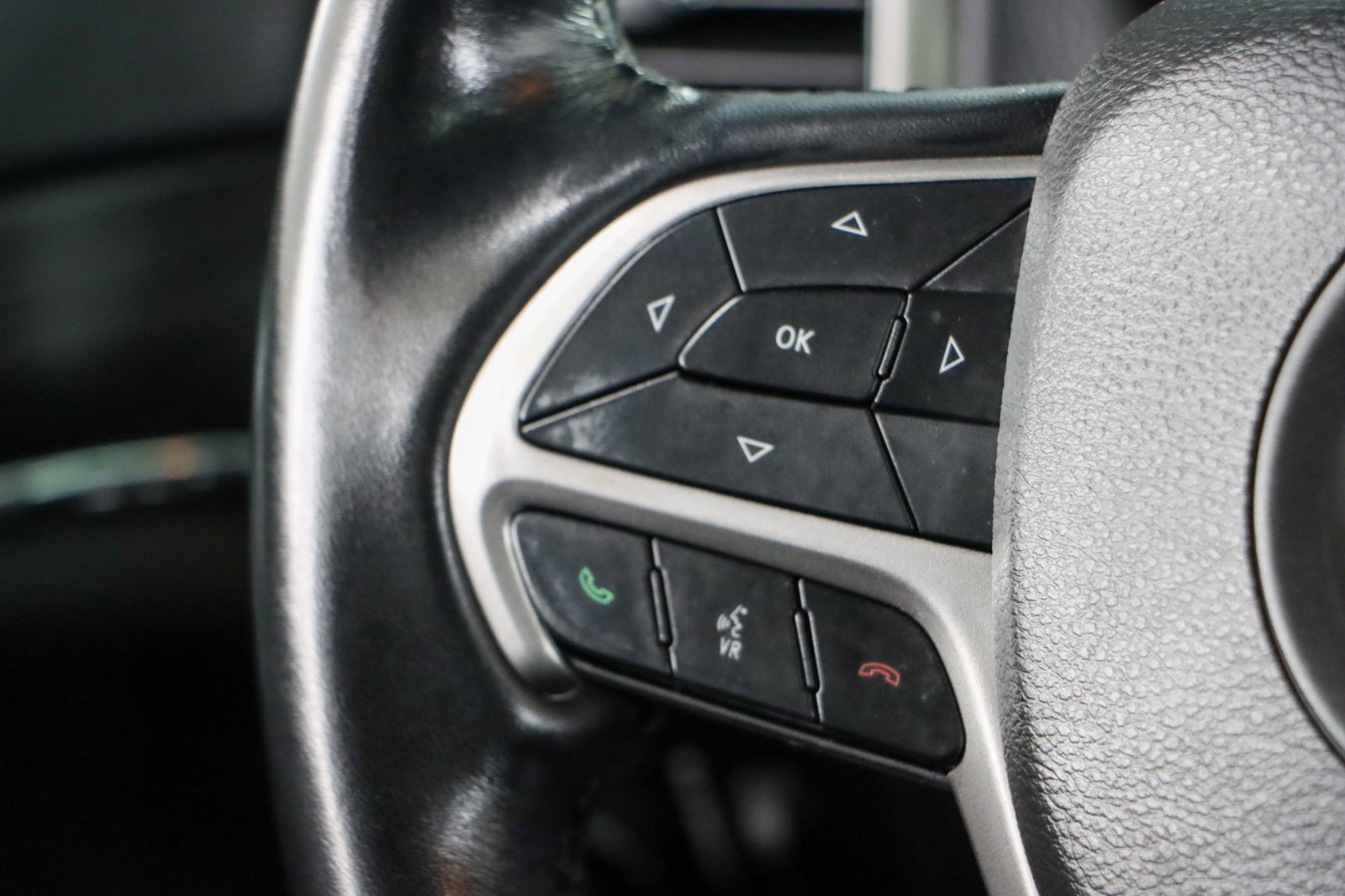 Used 2022 Jeep Grand Cherokee Limited image 13