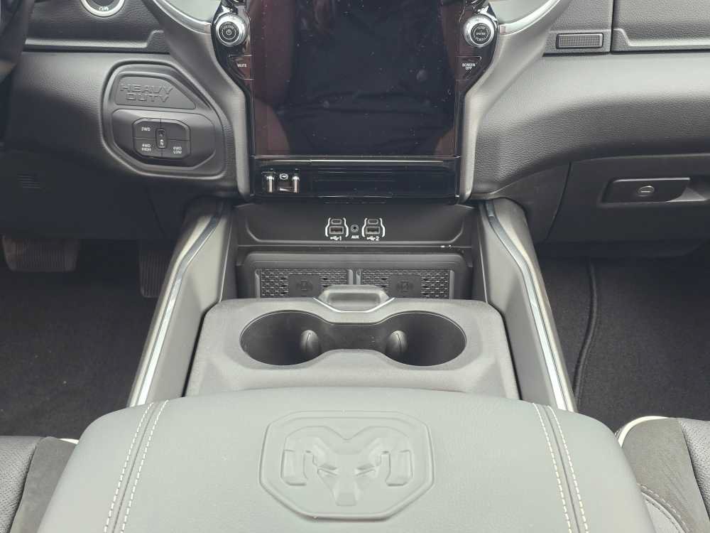 New 2026 RAM 2500 Laramie AWD/4WD image 13