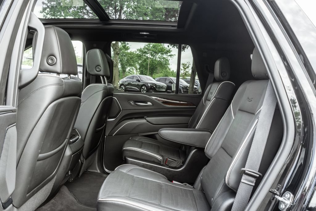 Used 2023 Cadillac Escalade Premium Luxury AWD/4WD image 28