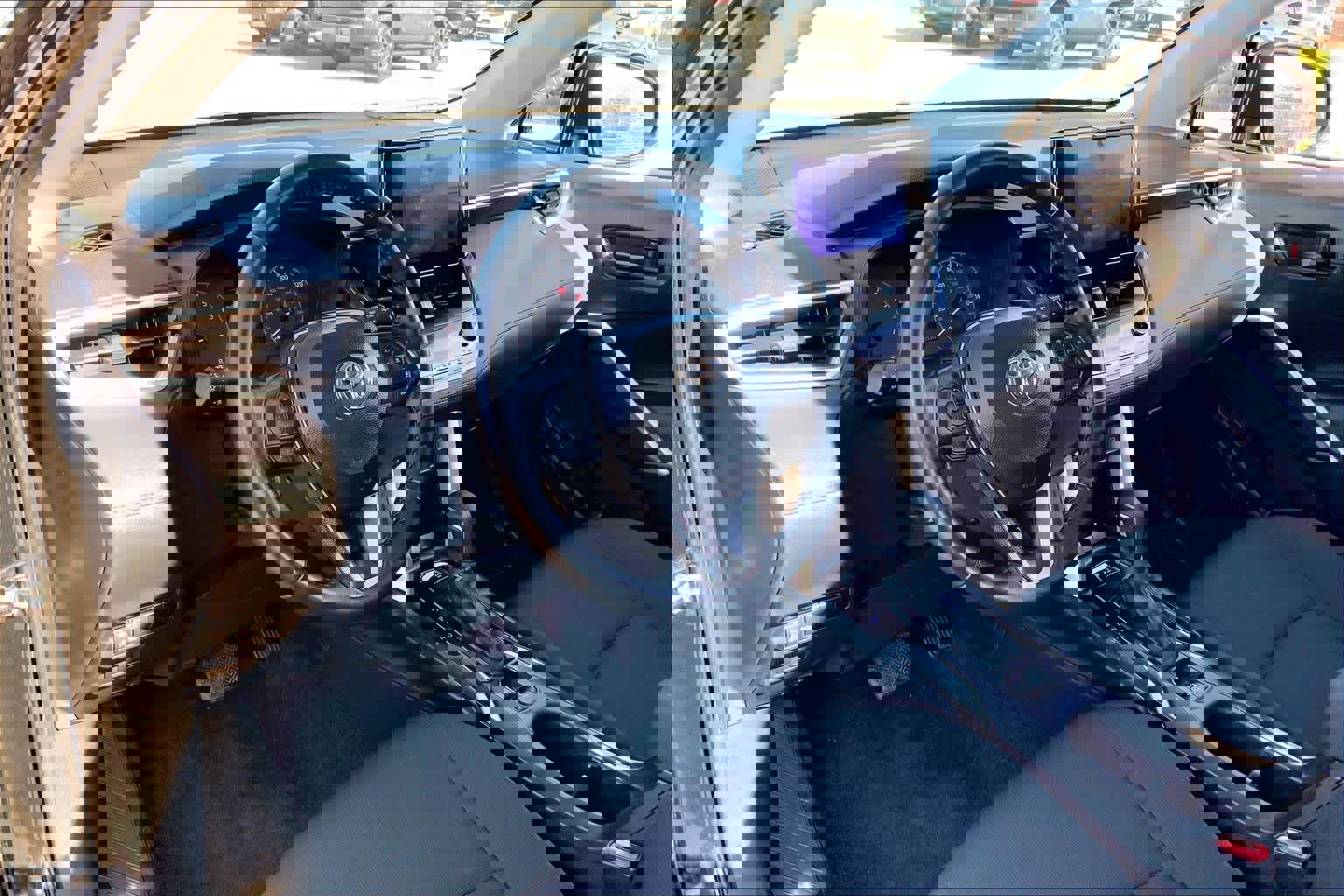 Used 2025 Toyota Corolla Cross LE image 16