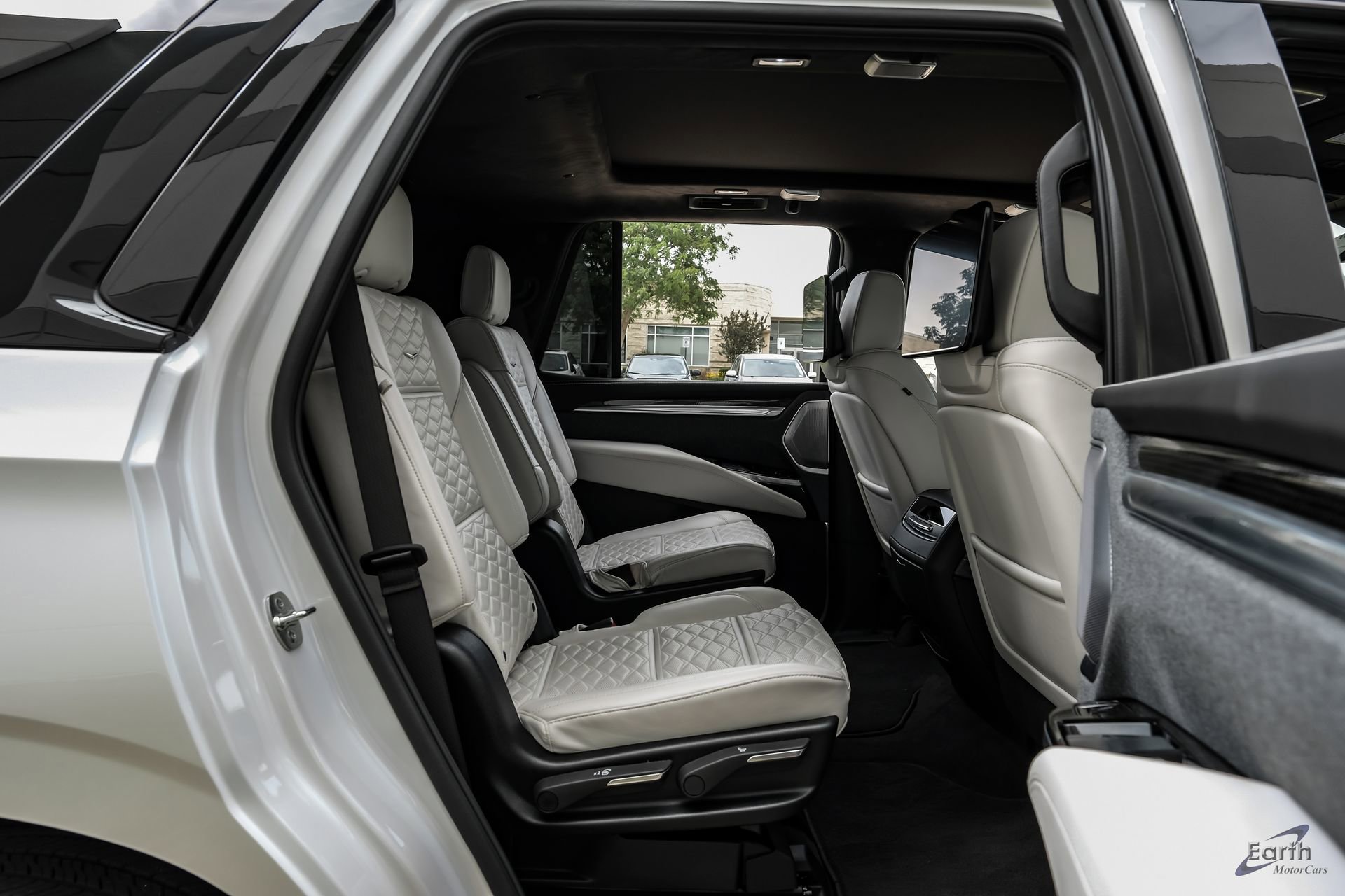 Used 2025 Cadillac Escalade V w/ LPO, ONYX Package AWD/4WD image 74