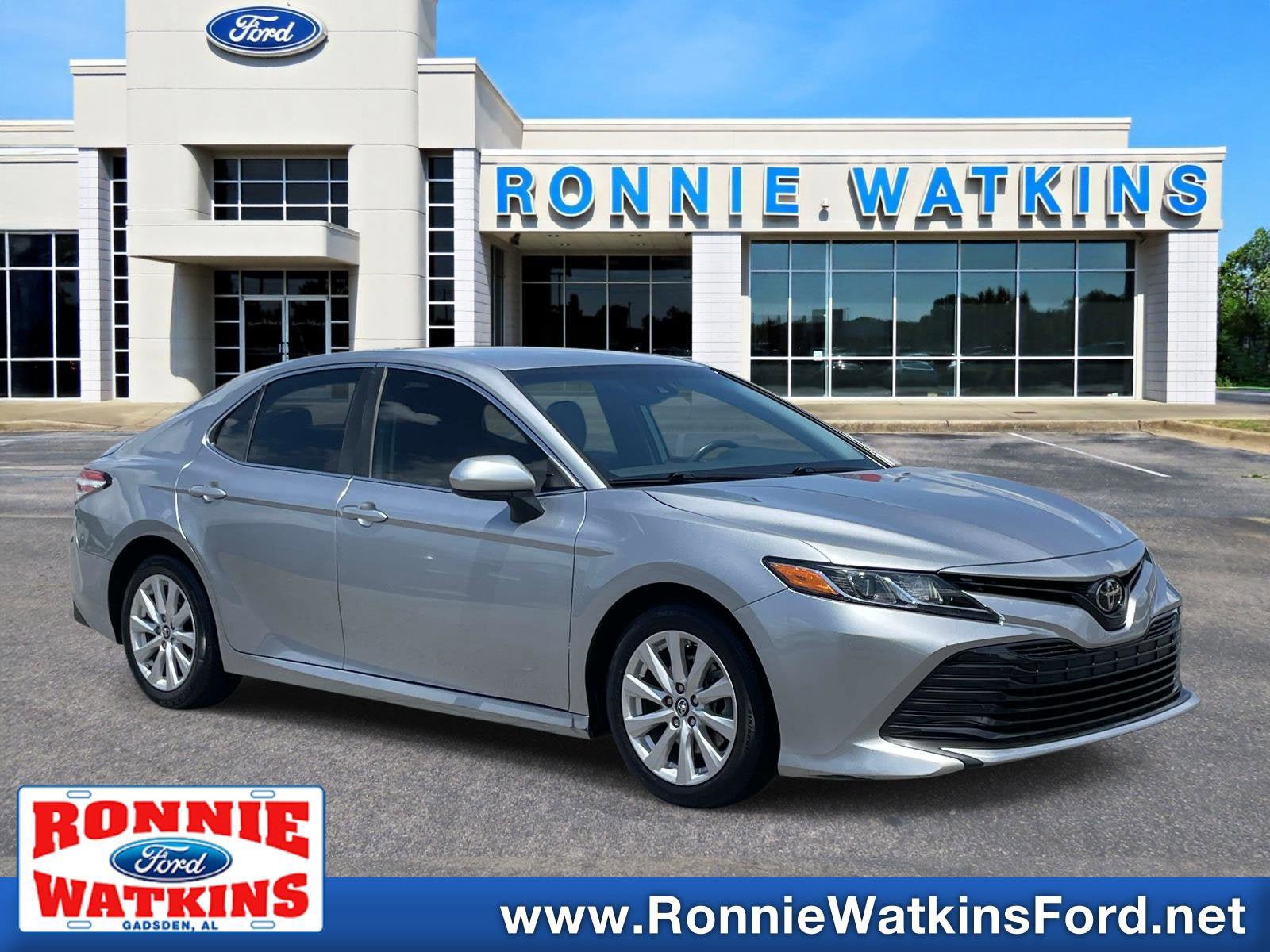 Used 2020 Toyota Camry LE FWD image 1