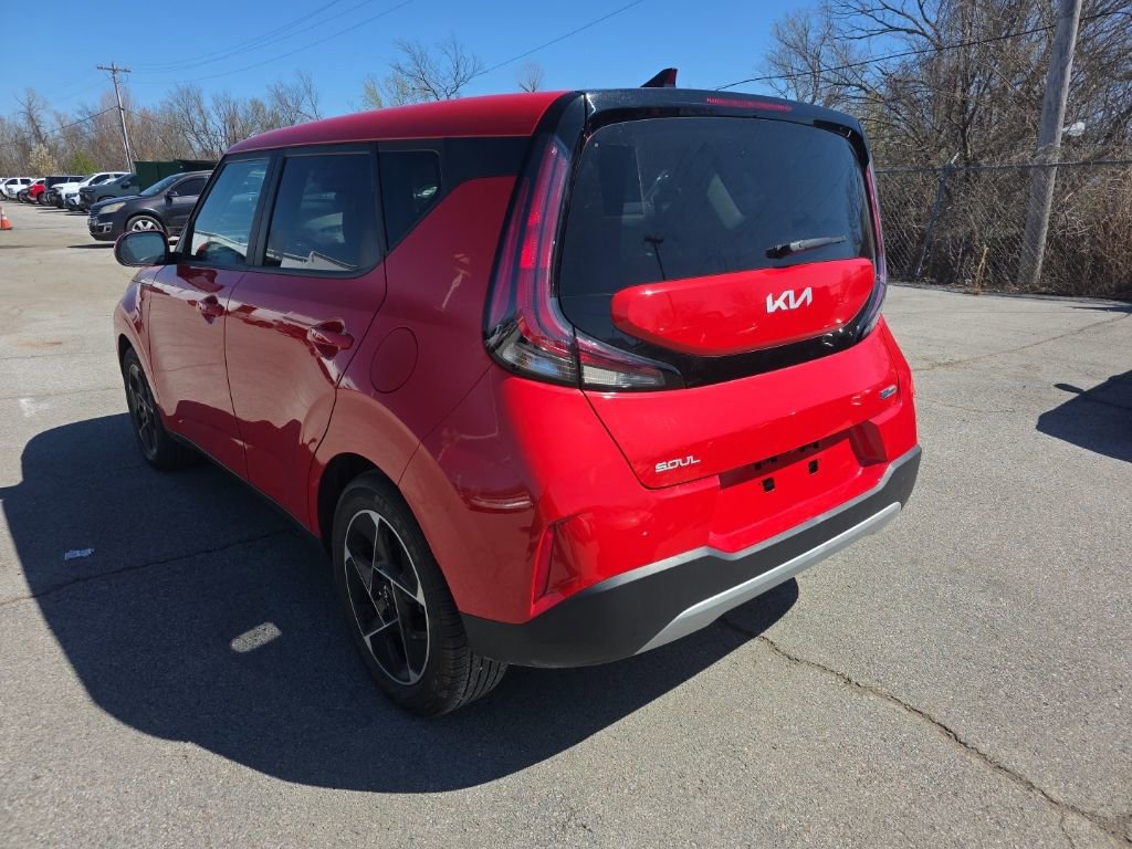 Used 2023 Kia Soul EX image 7