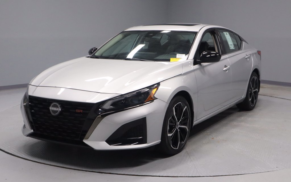 Used 2023 Nissan Altima 2.5 SR w/ SR Premium Package FWD image 4