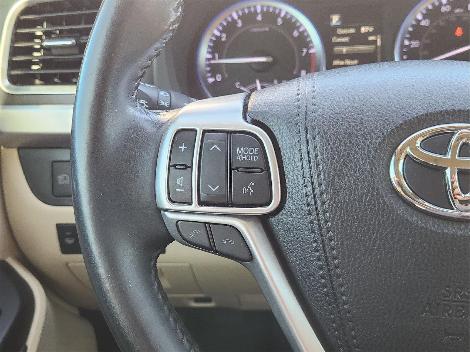 Used 2019 Toyota Highlander Limited FWD image 28