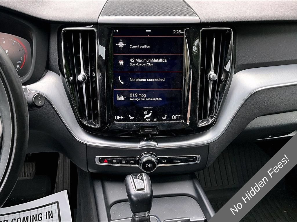 Used 2018 Volvo XC60 T5 Momentum w/ Vision Package AWD/4WD image 6