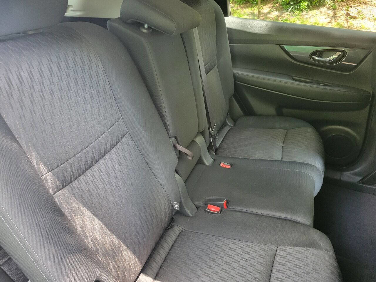 Used 2019 Nissan Rogue SV FWD image 11