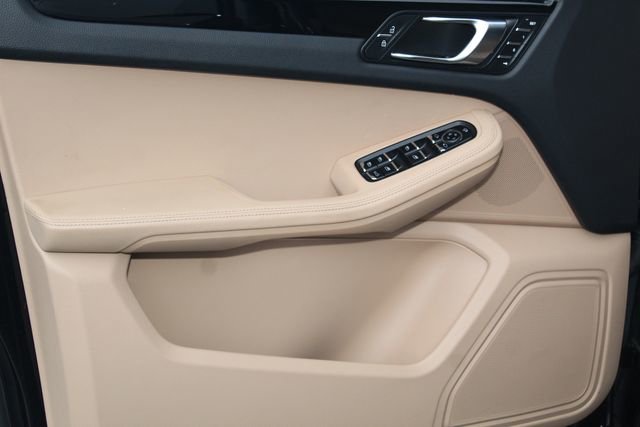 Certified 2023 Porsche Macan Base image 23