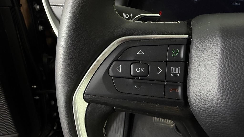 Used 2023 Jeep Grand Cherokee Laredo w/ Luxury Tech Group I AWD/4WD image 18