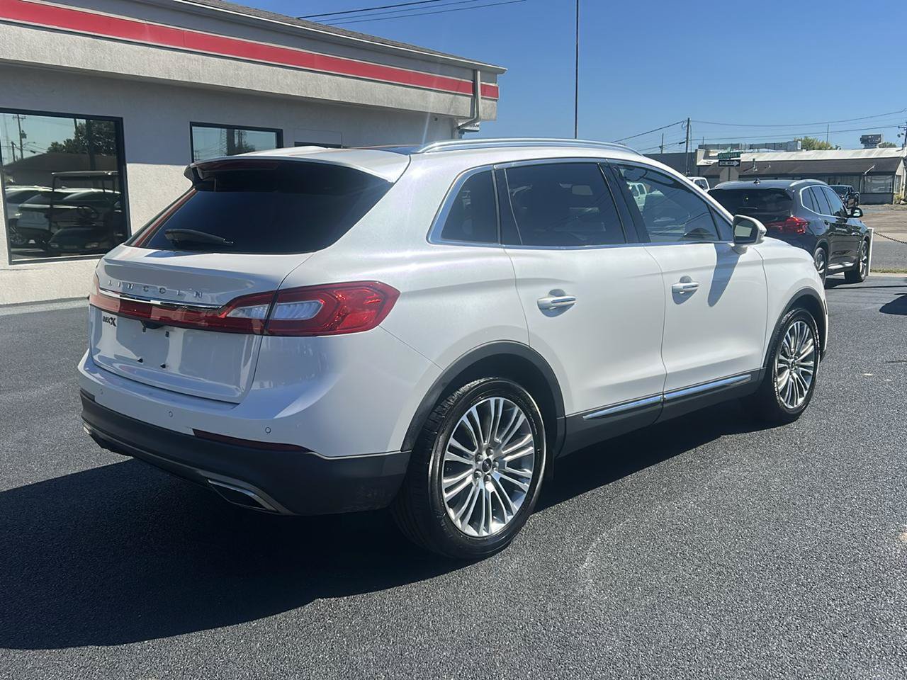 Used 2016 Lincoln MKX Reserve w/ Driver Assistance Package FWD image 5
