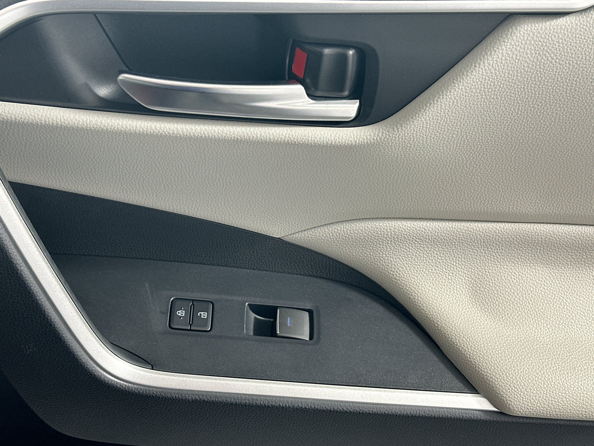 Certified 2022 Toyota RAV4 XLE Premium FWD image 29