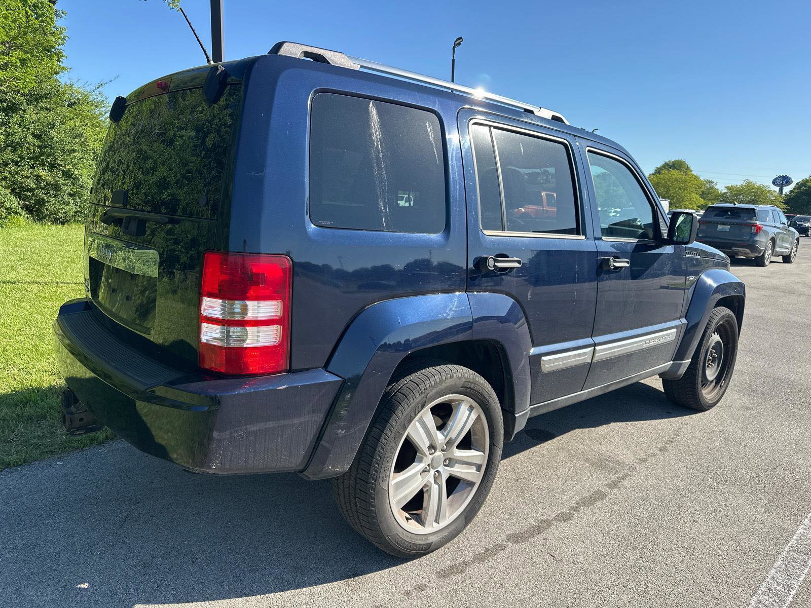 Used 2012 Jeep Liberty Limited Jet w/ Comfort/Convenience Group AWD/4WD image 11