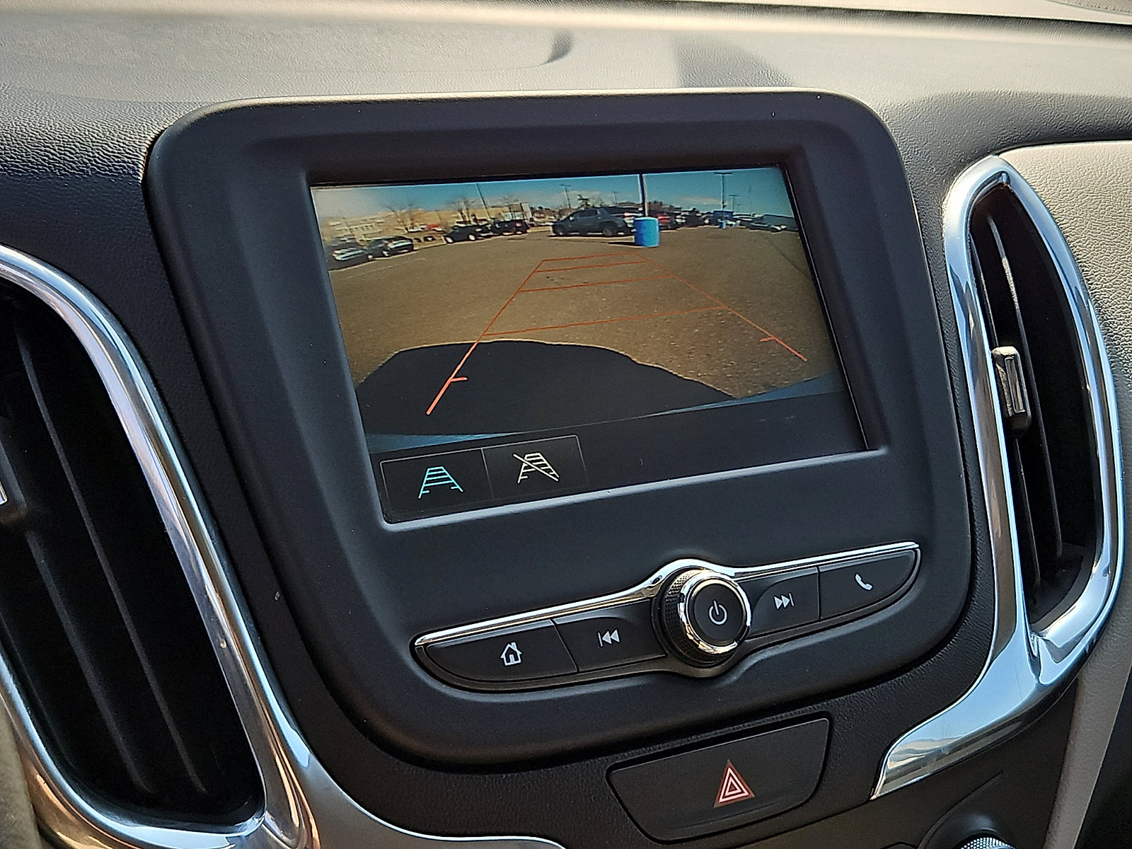 Used 2018 Chevrolet Equinox LS image 17
