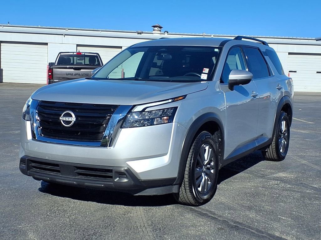 Certified 2025 Nissan Pathfinder SV image 2