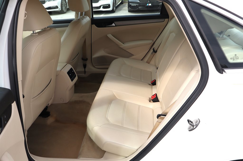 Used 2014 Volkswagen Passat TDI SE FWD image 19