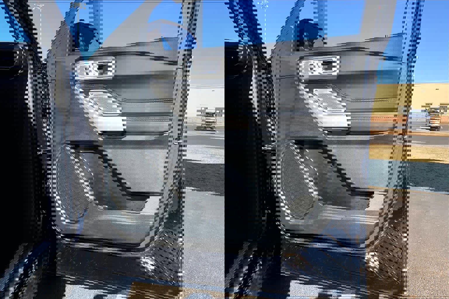 Used 2023 Ford Explorer Limited w/ Limited Technology Package image 22