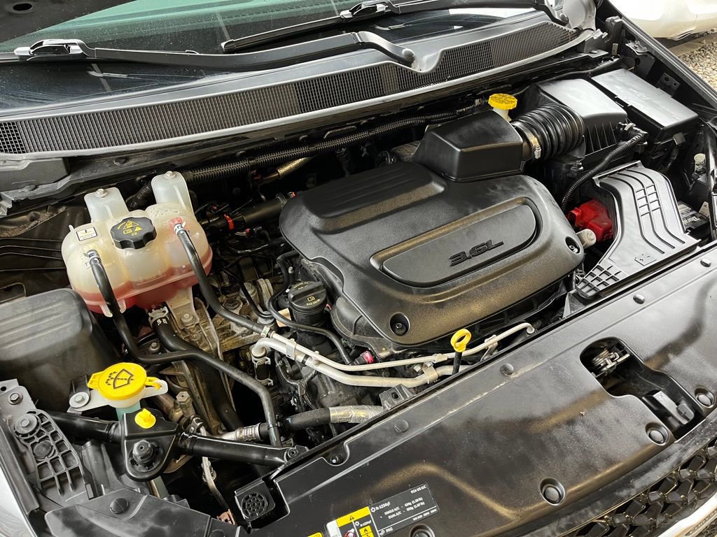 Used 2023 Chrysler Pacifica Touring-L FWD image 9