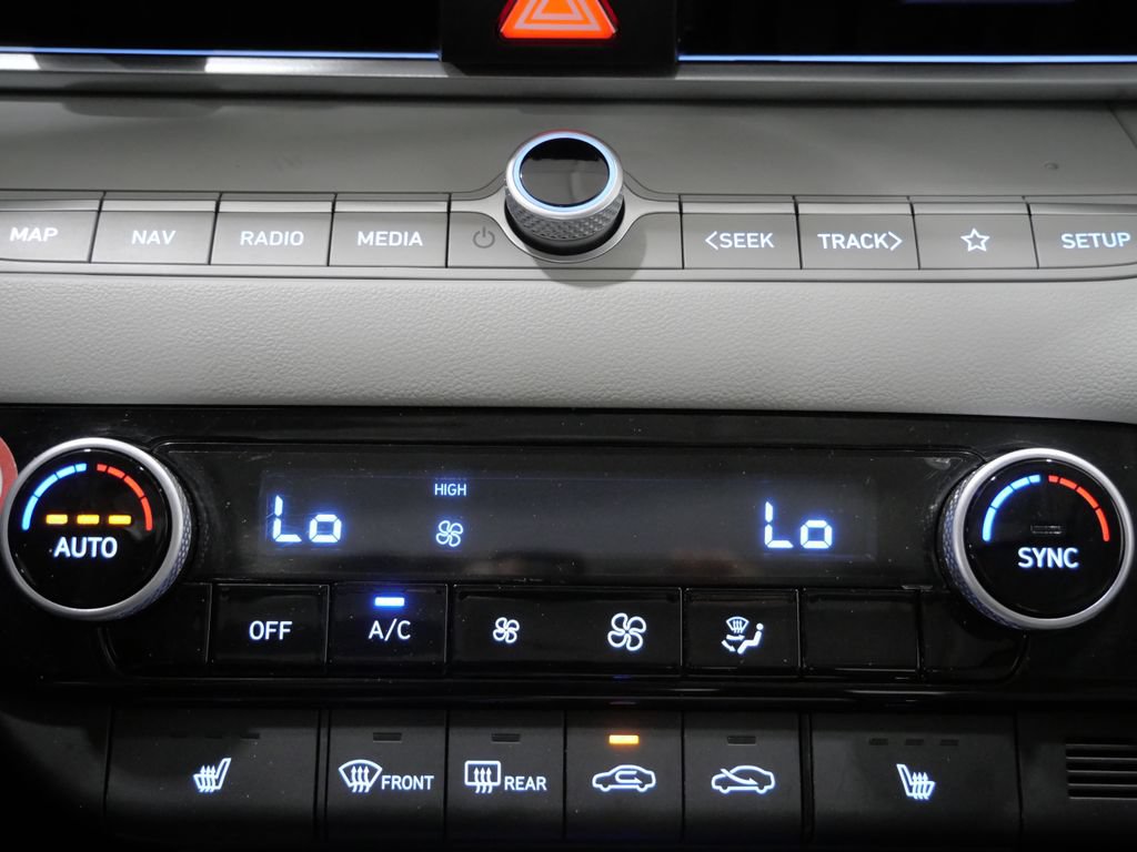 Used 2025 Hyundai Elantra Limited FWD image 20