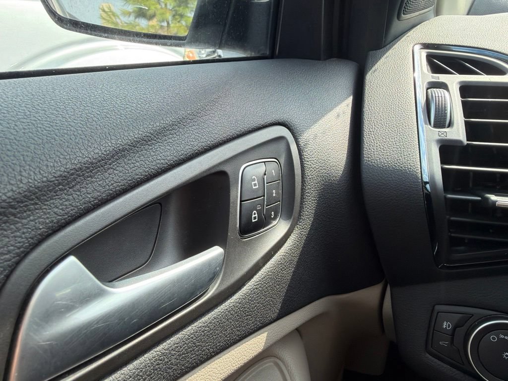 Used 2019 Ford Escape Titanium AWD/4WD image 18